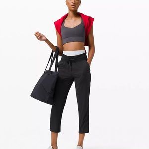 LULULEMON “On The Go” Mid-Rise Crop, Travelwoven, Size 6